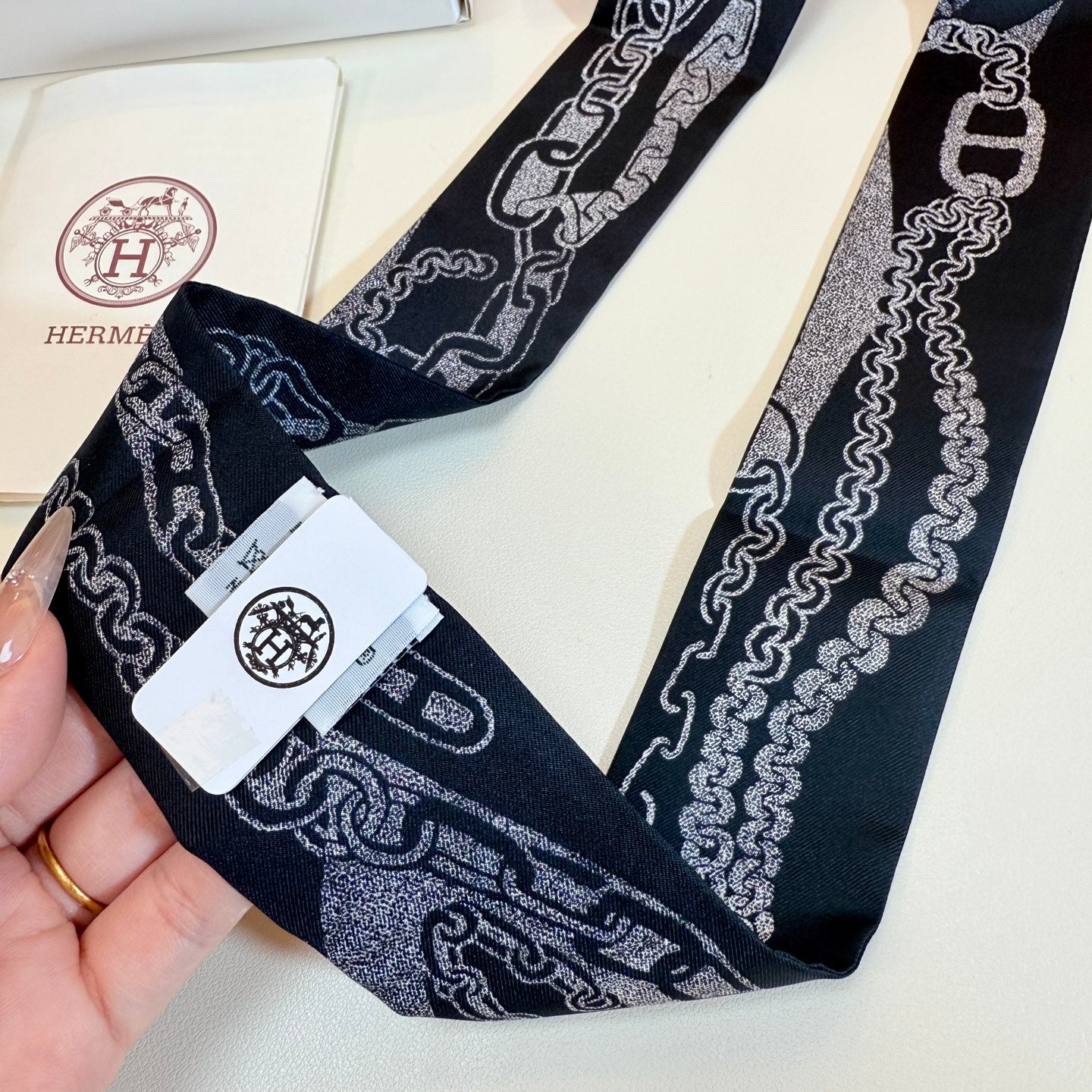 Hermès Twilly İpek Eşarp