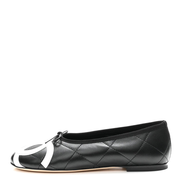 Lambskin Quilted CC Cambon Ballet Flat Black White