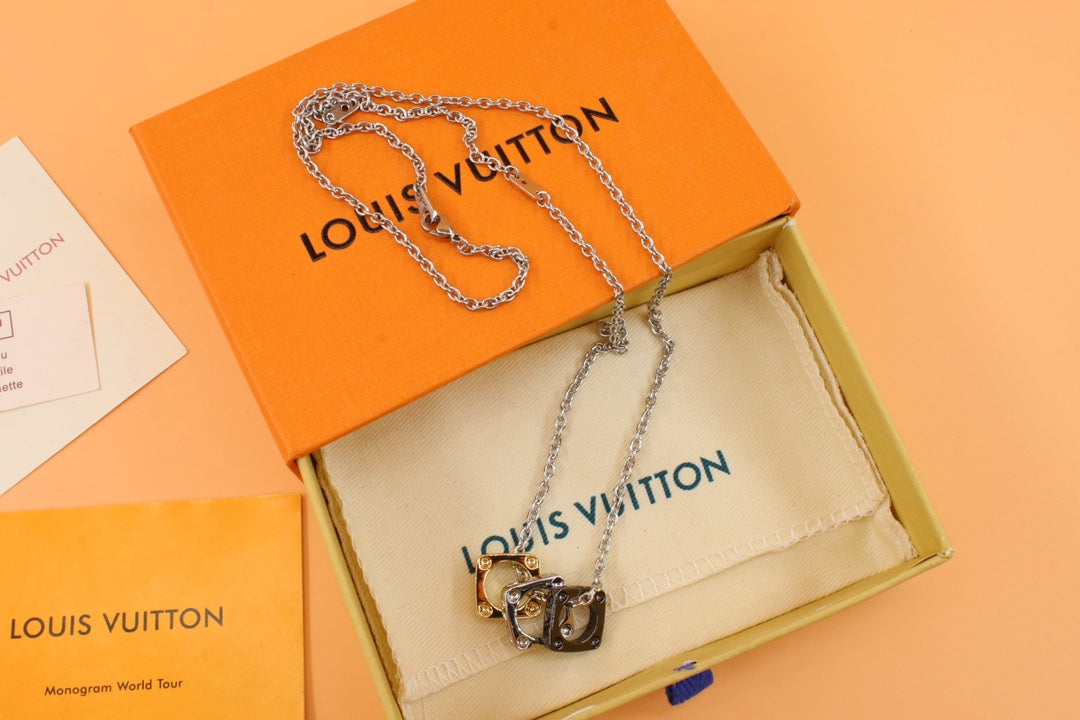 Louis Vuitton Monogram Bold Kolye