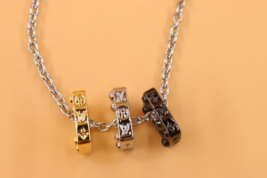 Louis Vuitton Monogram Bold Kolye