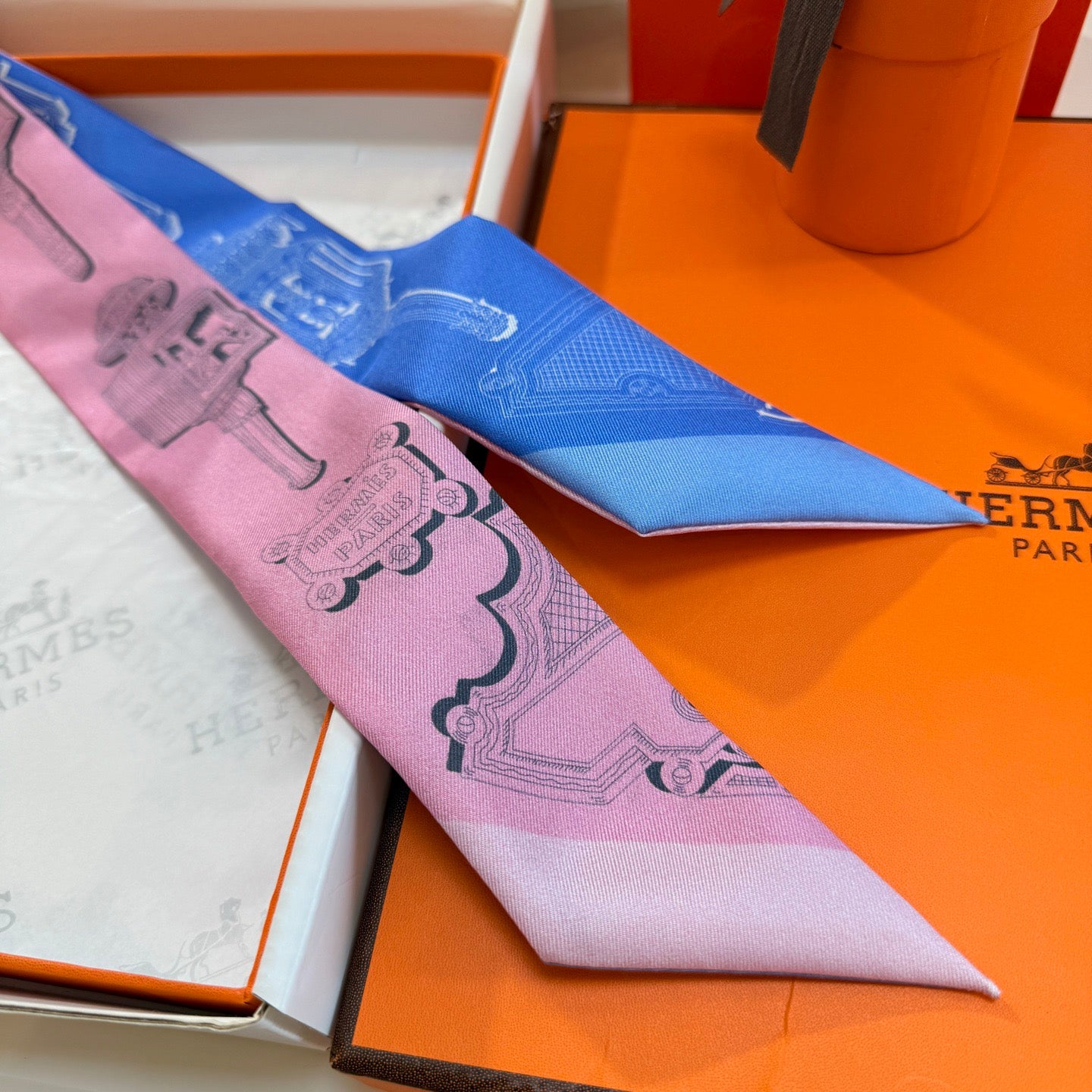 Hermès Twilly İpek Eşarp
