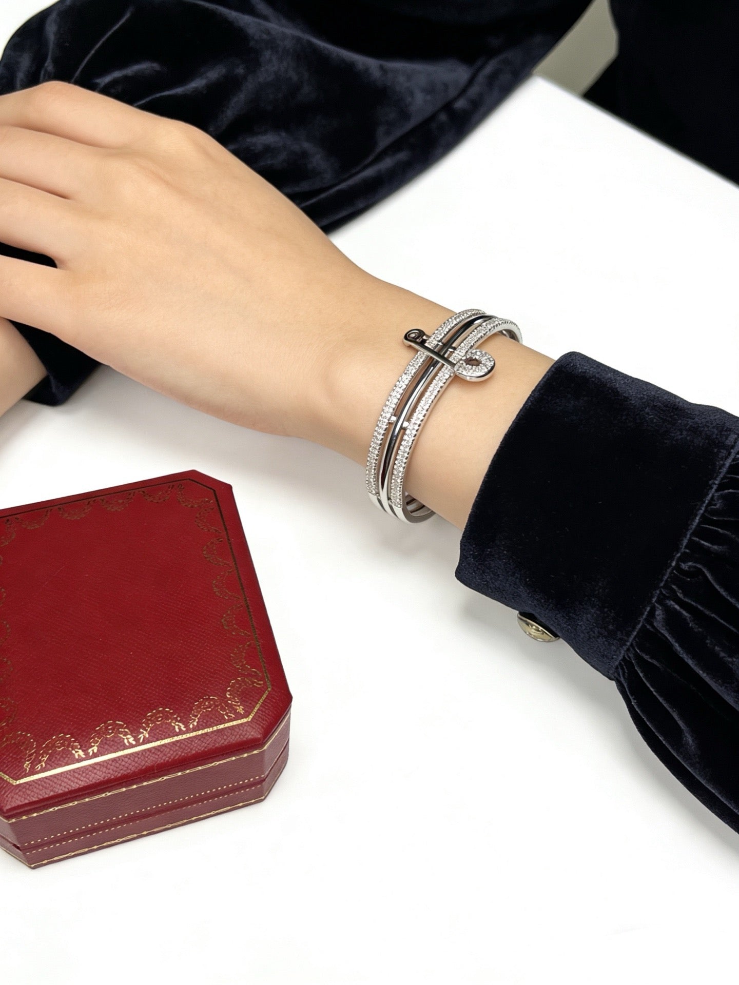 Cartier V Gold Bileklik Serisi